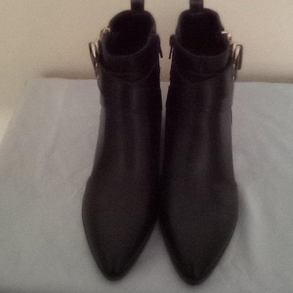 A Pair Of  Black Boots. - Picture 5 of 6